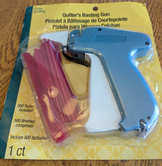 Dritz 3446 Quilter's Basting Gun with Tacks, Blue, 5 inches - Picture 2 of 6